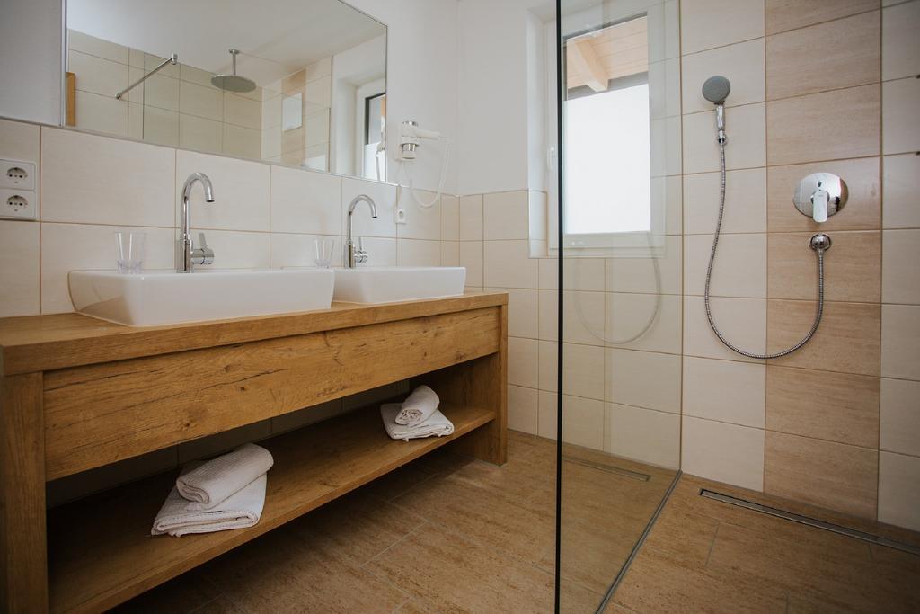 Apartmenthaus Strasswirt De Luxe Tröpolach Екстериор снимка